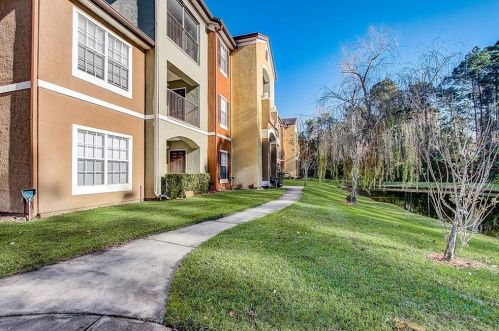 725 Crest Pines Dr, Orlando, FL 32828-7163