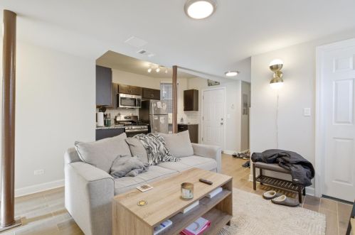 1702 Wolcott Ave, Chicago IL 60636-2126 exterior