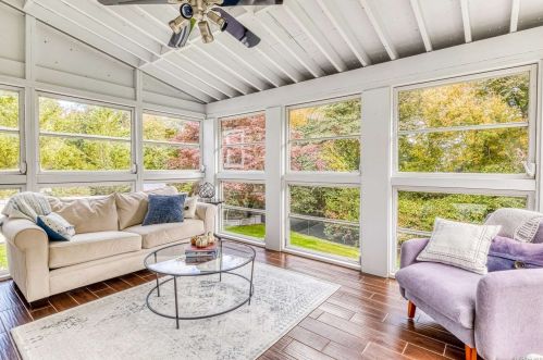 180 Cockonoe Ave, Babylon NY 11702-1904 exterior