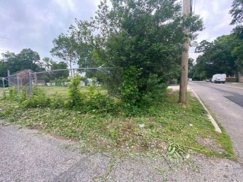 69 11 St, Huntington Station NY 11746-1728 exterior