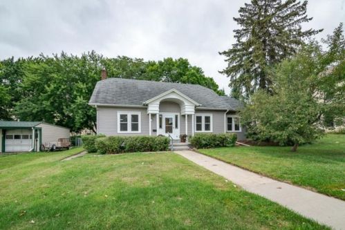 217 Pine St, Chaska, MN 55318-1940