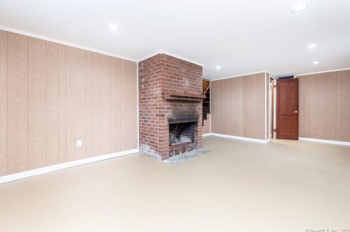 533 Clintonville Rd, North Haven CT 06473-2815 exterior