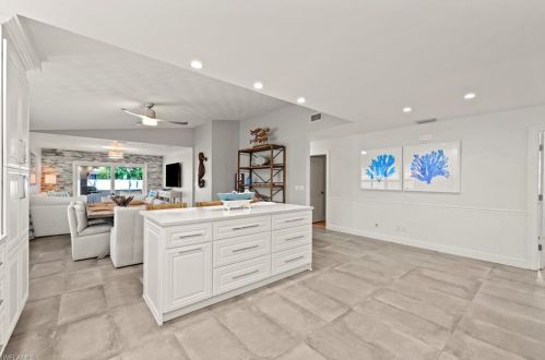 523 107 Ave, Naples FL 34108-1854 exterior