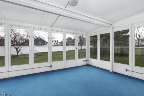 47 Dawn Dr, Clark NJ 07066-1401 exterior