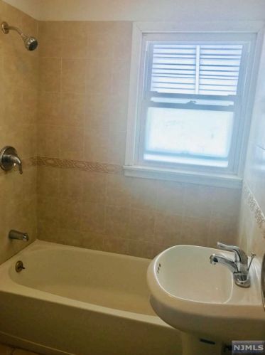 25 Wood St, Outwater NJ  07026-2238 exterior