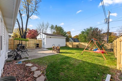 185 91st Pl, Milwaukee WI  53226-4525 exterior