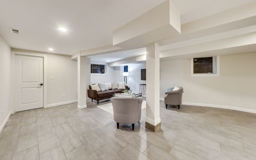 4912 Washington Park Ct, Chicago IL 60615-2304 exterior