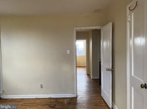 610 Longshore Ave, Philadelphia PA 19111-4423 exterior