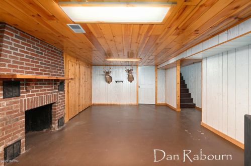 1662 136th St, Grant MI 49327-9643 exterior