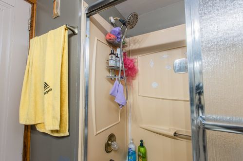 6343 Tripp Ave, Chicago IL 60646-4524 exterior