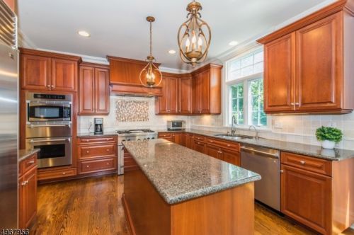 209 Lafayette Ave, Chatham Township NJ 07928-1864 exterior