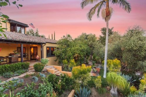 1028 Crestview Dr, Fullerton, CA 92833-2203