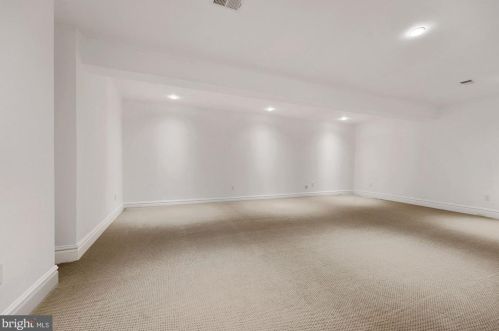 9318 Cranford Dr, Rockville MD 20854-2231 exterior