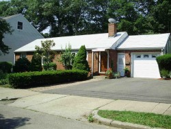 21 Redwood Rd, Newton MA  02459-3124 exterior