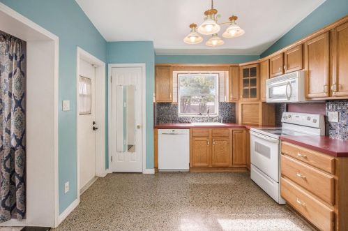 8707 Beverly Dr, Tampa, FL 33617-6111