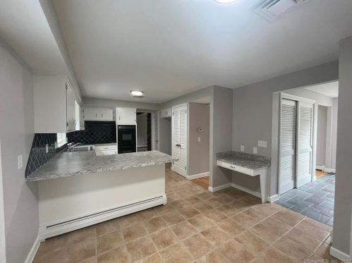 169 Dartmouth Rd, Manchester CT 06040-6616 exterior