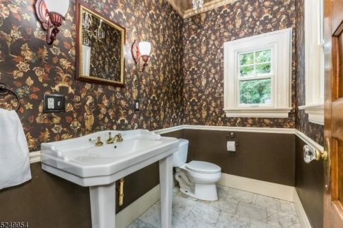 181 Smt Ave, Montclair NJ 07043-1817 exterior