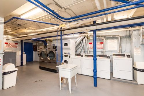 846 Ainslie St, Chicago IL  60640-3947 exterior