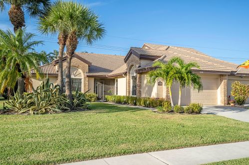 7195 Le Chalet Blvd, Boynton Beach FL 33472-5033 exterior