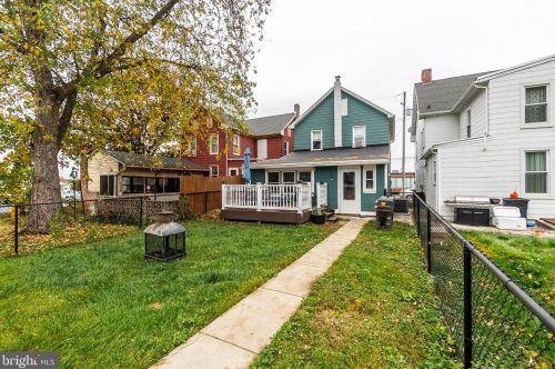 350 Maple Ave, Hanover PA  17331-5124 exterior