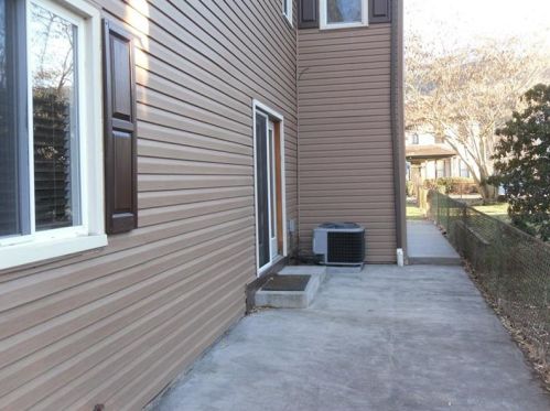 154 2 St, Pittsburgh PA 15215-2104 exterior