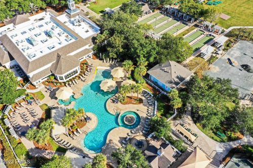 6 Raintree Ln, Bluffton SC 29909-5102 exterior