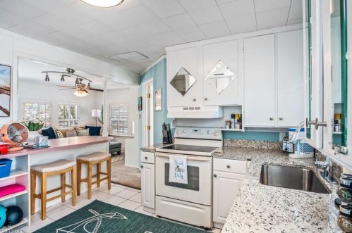 1012 Rdg St, Naples FL 34103-4223 exterior