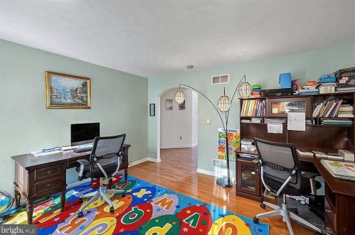 381 Thornhill Dr, Hanover PA  17331-7976 exterior