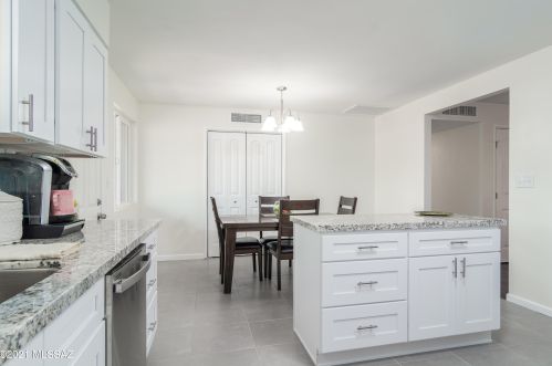 7325 Placita Antigua, Tucson AZ  85710-3706 exterior