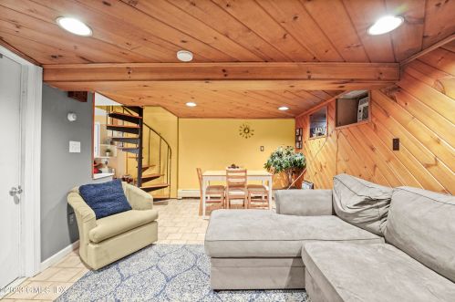 18 Comly Ave, Greenwich CT 06831-4933 exterior