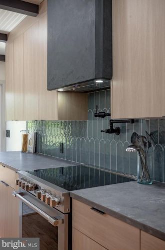 1025 51st St, Philadelphia PA  19143-4213 exterior