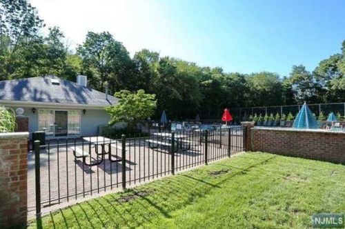 351 Cottonwood Way, Mahwah NJ 07430-2081 exterior