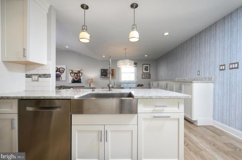 747 Bobwhite Ln, Huntingdon Valley PA 19006-2117 exterior