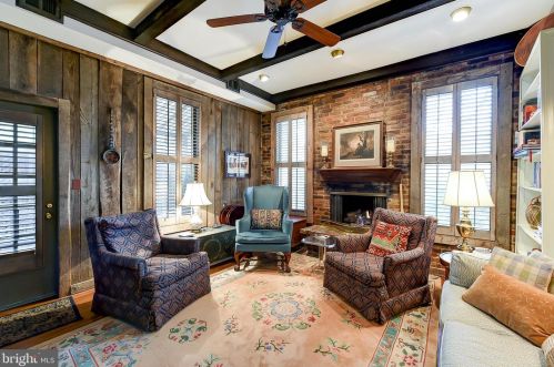 217 6 St, Washington DC 20003-1135 exterior