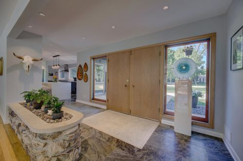 925 Bay Point Rd, Milwaukee WI  53217-1355 exterior