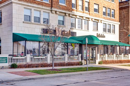 929 Astor St, Milwaukee WI  53202-3420 exterior