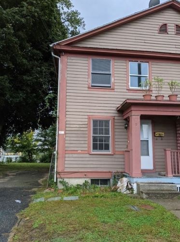 9 Searle Pl, Springfield, MA 01105-1608