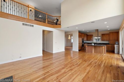 692 Appalachi St, Walled Lake MI  48390-1005 exterior