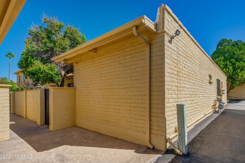 810 Kolb Rd, Tucson AZ 85710-4964 exterior