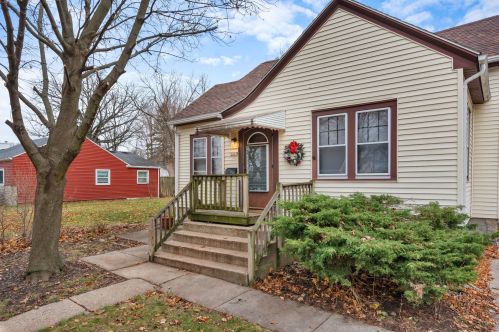 2823 Oriole Dr, Milwaukee WI 53209-4236 exterior