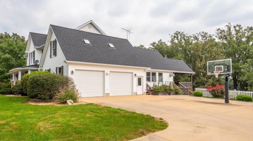 572 Spring Cave Rd, Spring Bluff, MO 63080-3866