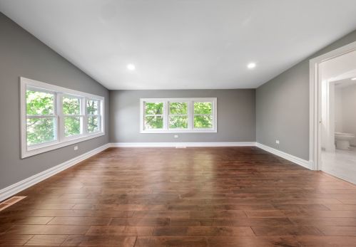 2048 Pratt Blvd, Chicago IL  60645-4981 exterior