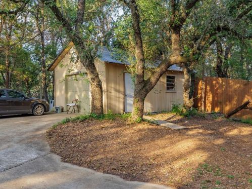 9604 Flintrock Cir, Austin TX 78737-1113 exterior