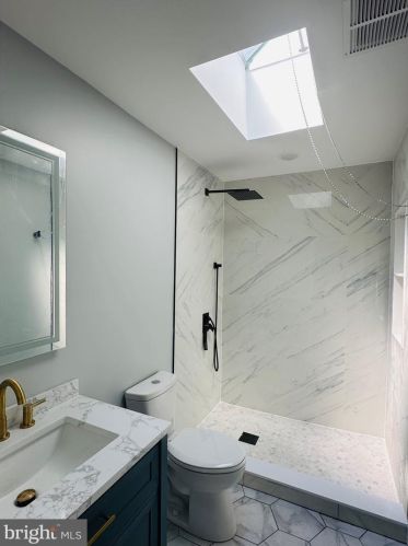 2744 Marshall St, Philadelphia PA 19133-0023 exterior