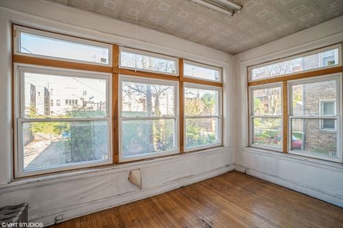 6829 Paxton Ave, Chicago IL 60649-3212 exterior