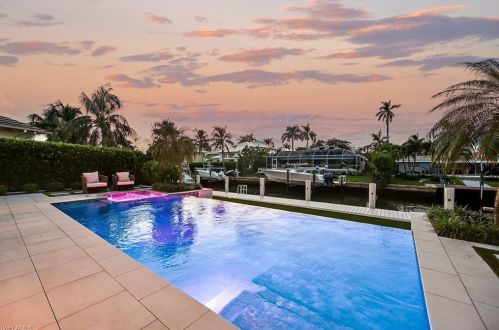 1501 Bluefin Ct, Naples FL 34102-1576 exterior