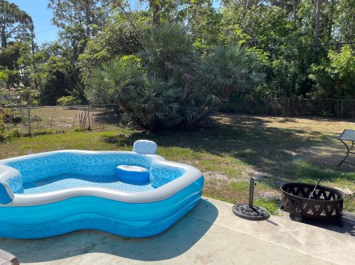 126 Thornhill Dr, Fort Pierce FL  34984-4463 exterior