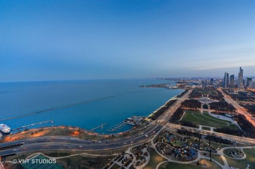 340 Randolph St, Chicago IL  60601-7618 exterior