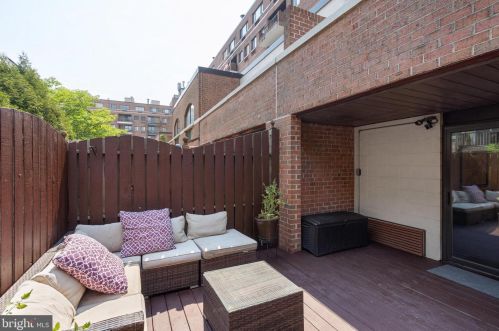 200 Lombard St, Philadelphia PA 19147-1605 exterior