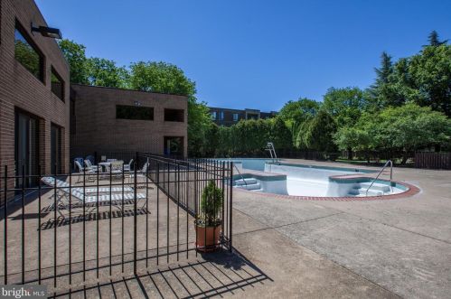 807 Howard St, Alexandria VA 22304-5470 exterior